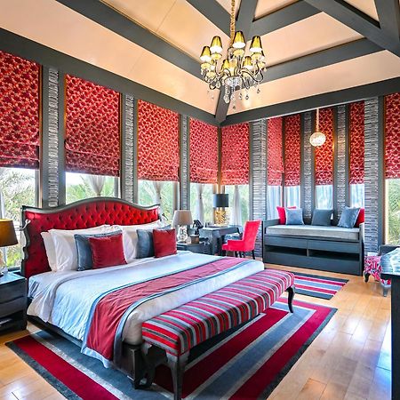 Palavra Resort Манама Екстериор снимка A bedroom at The Oberoi, Mumbai
