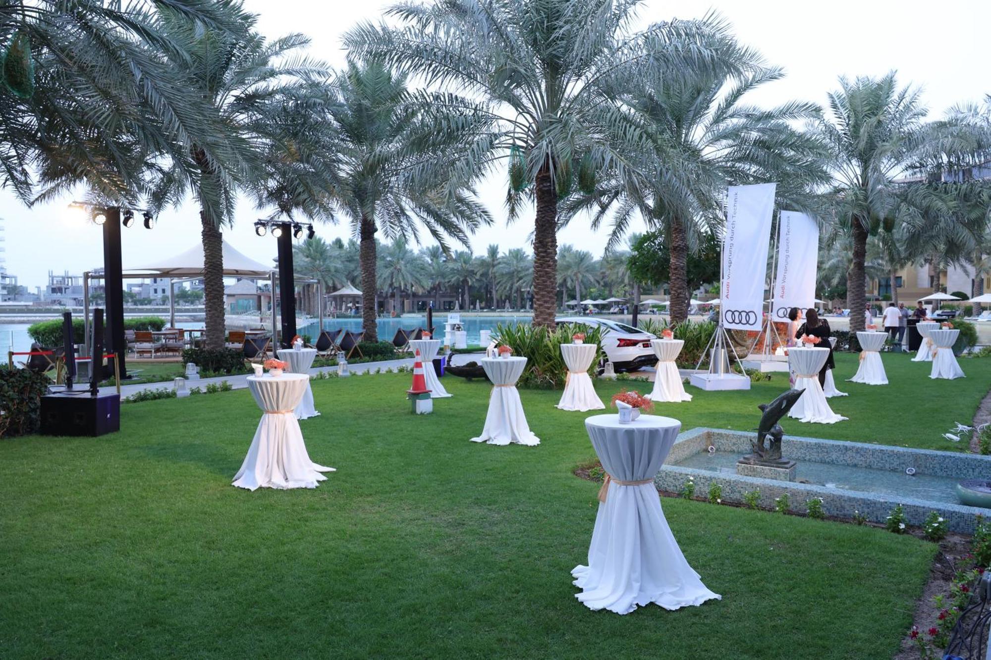 Palavra Resort Манама Екстериор снимка The lawns at the Jumeirah Creek Hotel