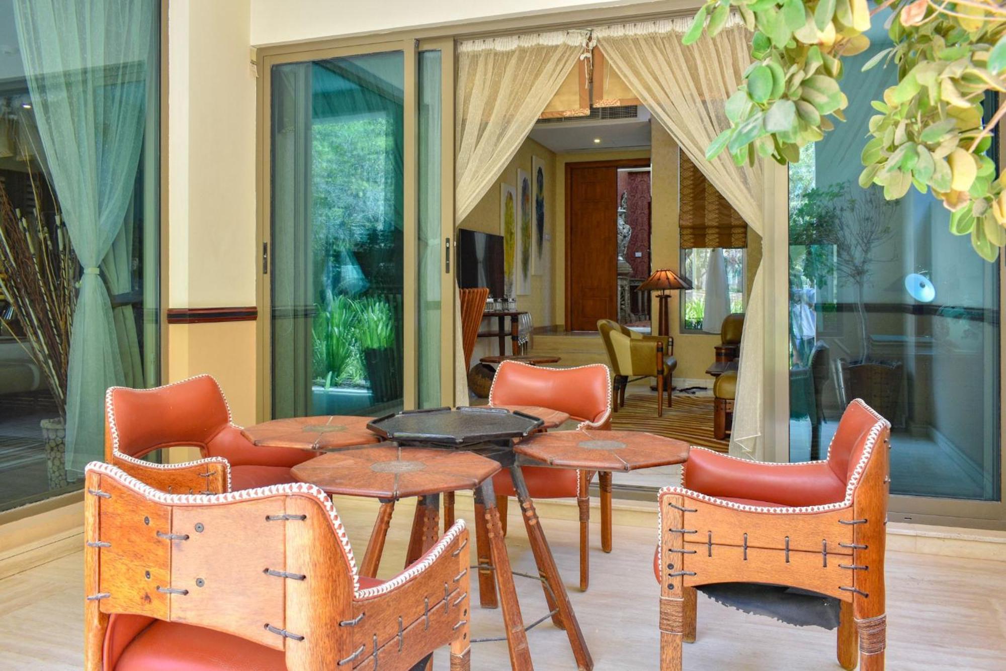 Palavra Resort Манама Екстериор снимка The interior of a suite at the hotel
